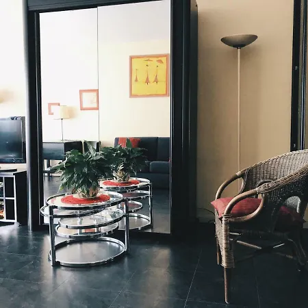 Suffren Parisian Flat Παρίσι