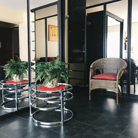 Suffren Parisian Flat Παρίσι